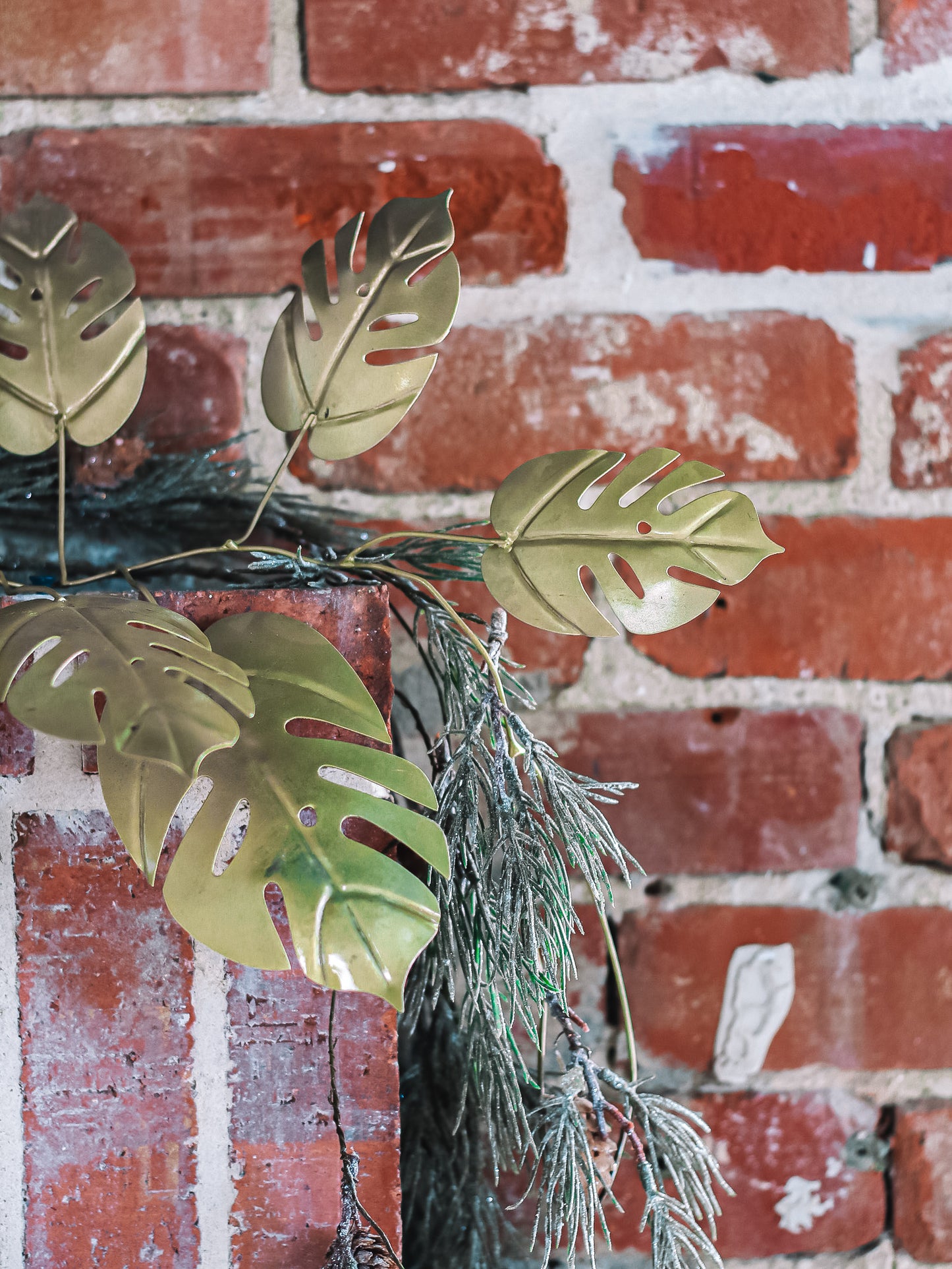Load image into Gallery viewer, Monstera Garland
