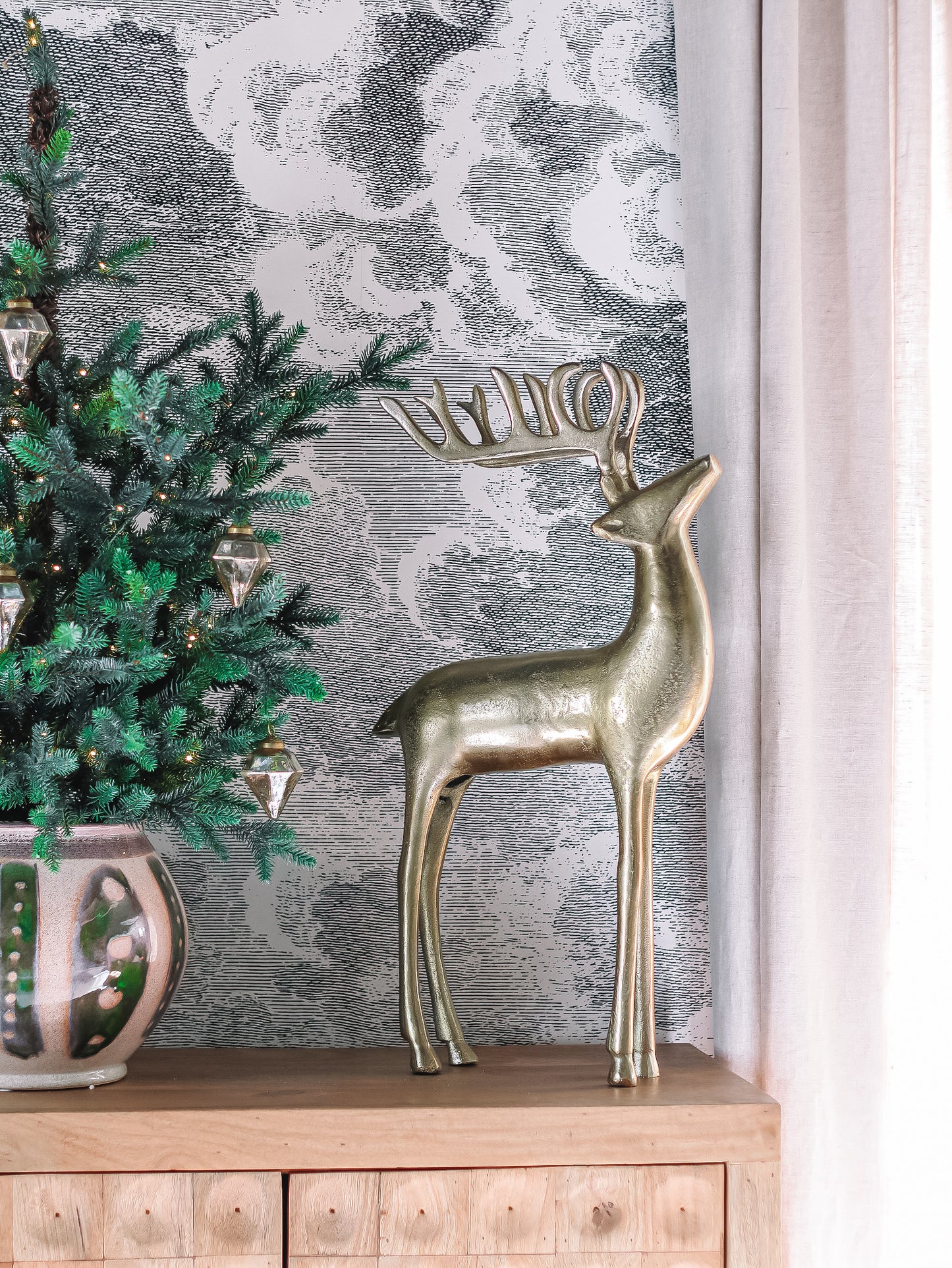 Load image into Gallery viewer, Reindeer Statue
