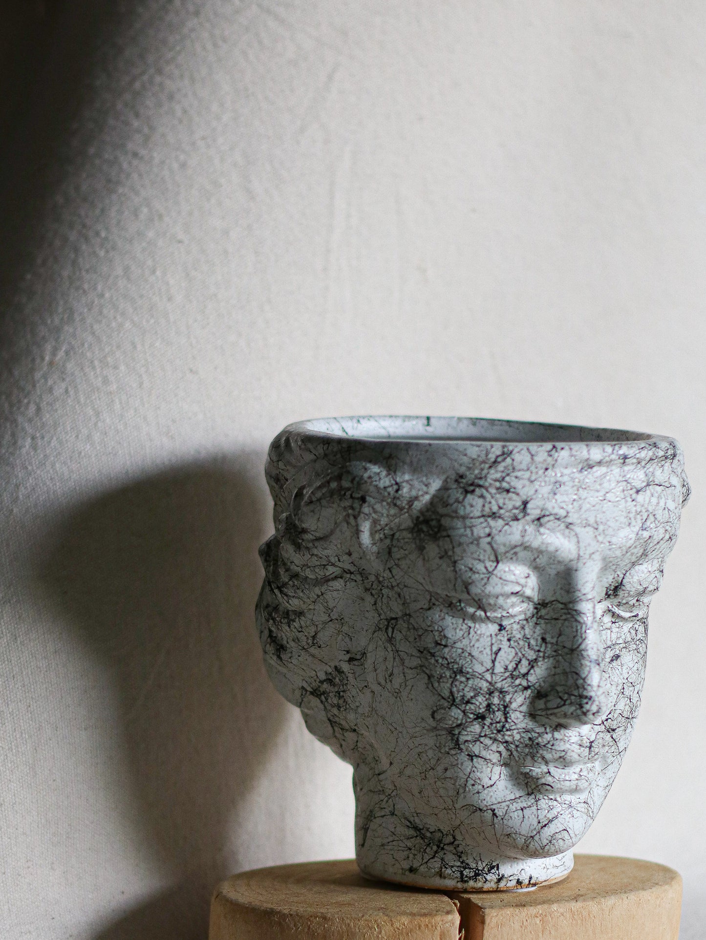 Load image into Gallery viewer, Modern Cherub Vase
