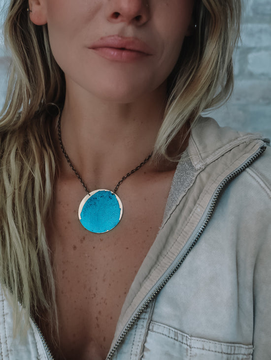 Load image into Gallery viewer, Sky Brass Circle Necklace
