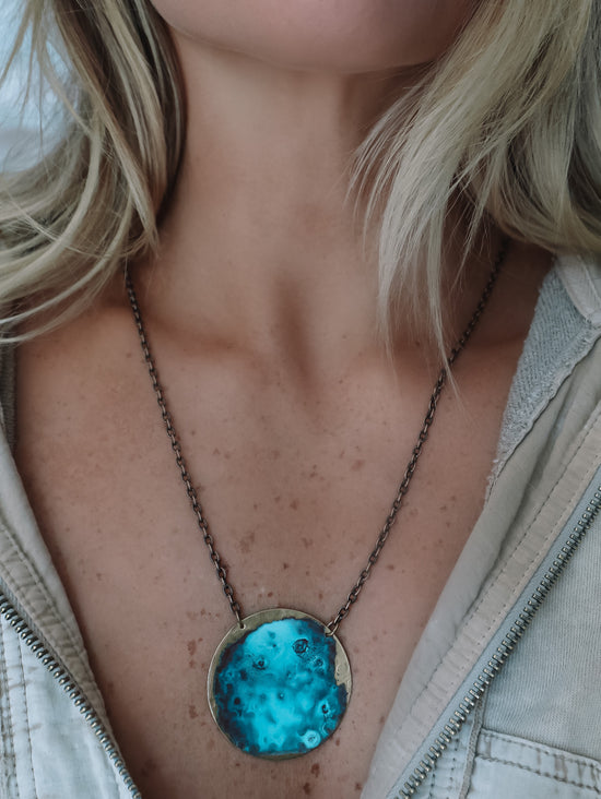 Load image into Gallery viewer, Verdigris Circle Necklace
