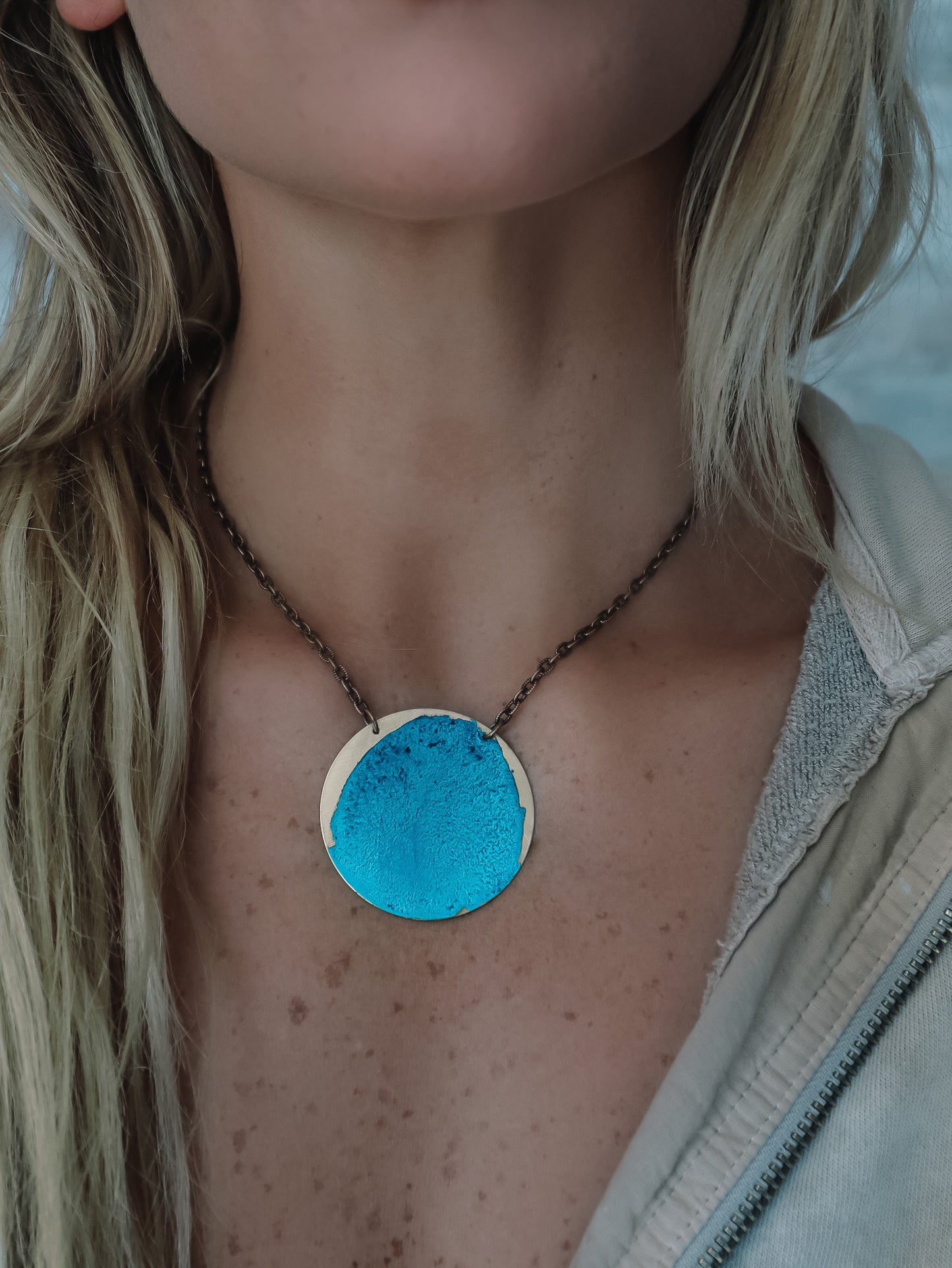 Load image into Gallery viewer, Sky Brass Circle Necklace
