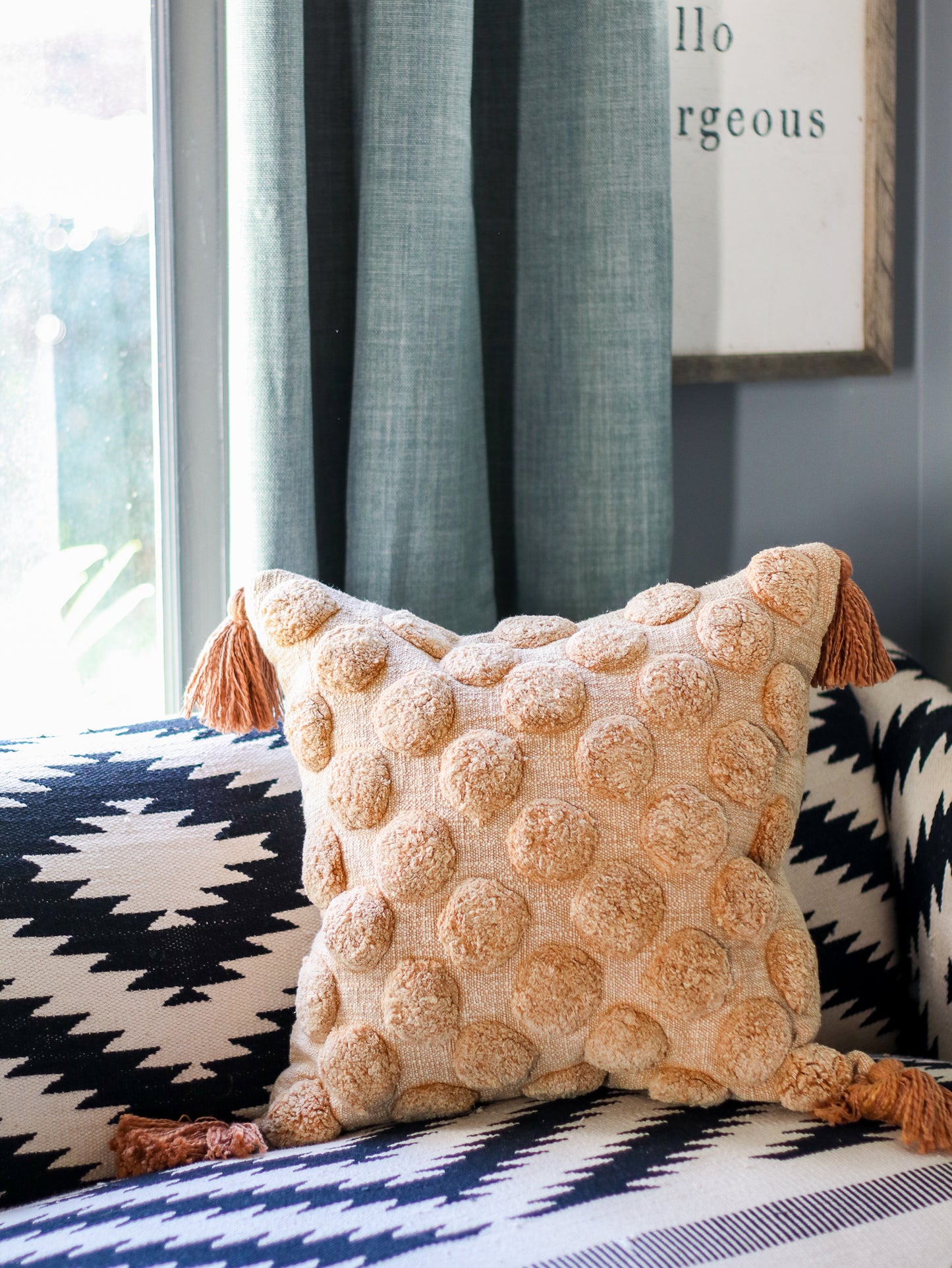 Load image into Gallery viewer, Cotton Pillow w/ Tufted Dots &amp;amp; Tassels
